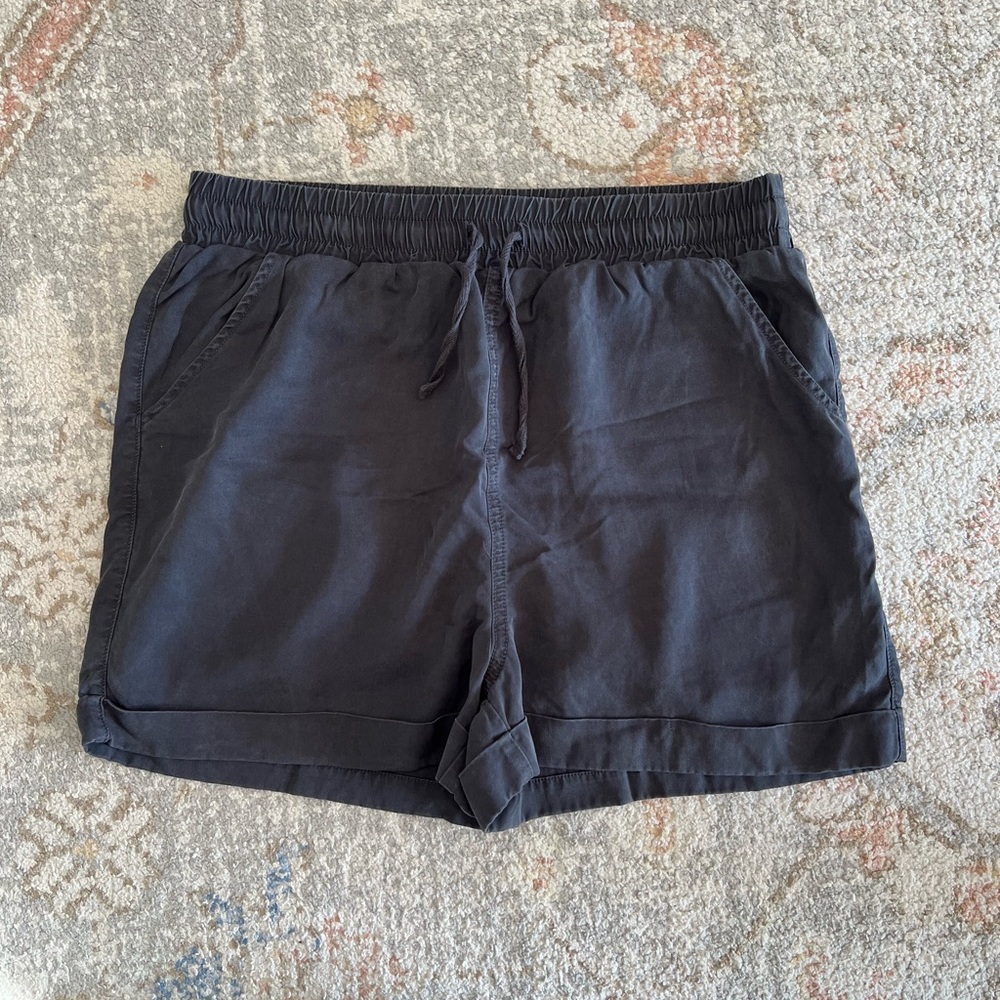 Women’s Universal Thread navy shorts